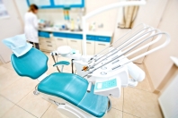 Przegląd i ocena innowacji technologicznych w stomatologii: fotele dentystyczne